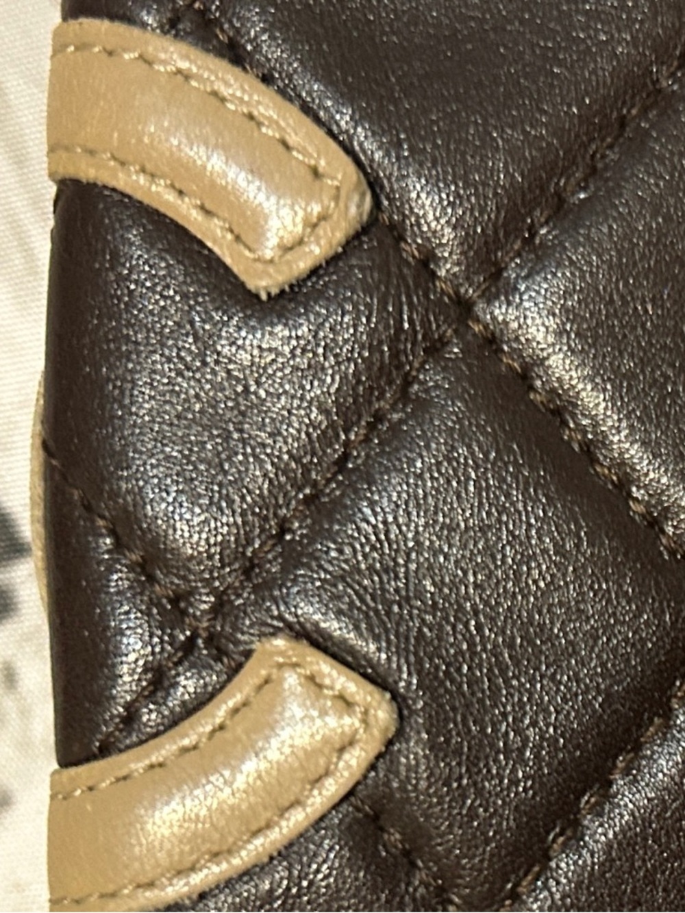 CHANEL Cambon Brown Quilted Leather Key Holder W/ Beige CC Logo (VGUC) - Picture 5 of 15